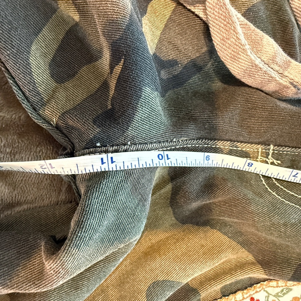 POL OLIVE CAMO TAPESTRY FLORAL WIDE LEG PANT NWOT Size Small oversized - Picture 5 of 13